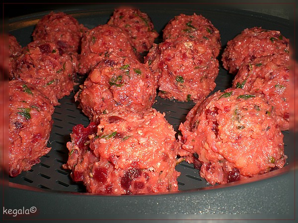 Kk = Kegala kocht: Rote Bete Hackbällchen mit Meerrettichsauce und ...
