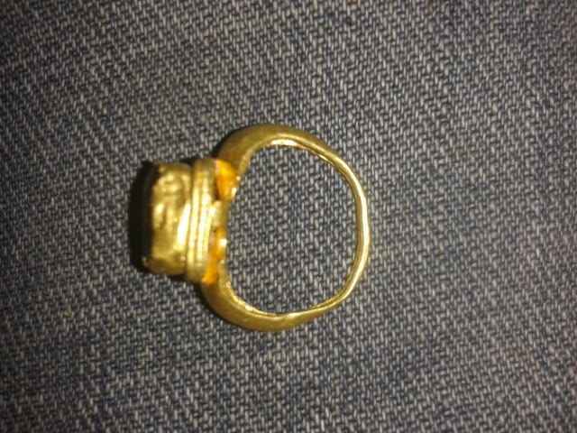 Jagad Dewo Bathoro: cincin emas motif DEWI SRI