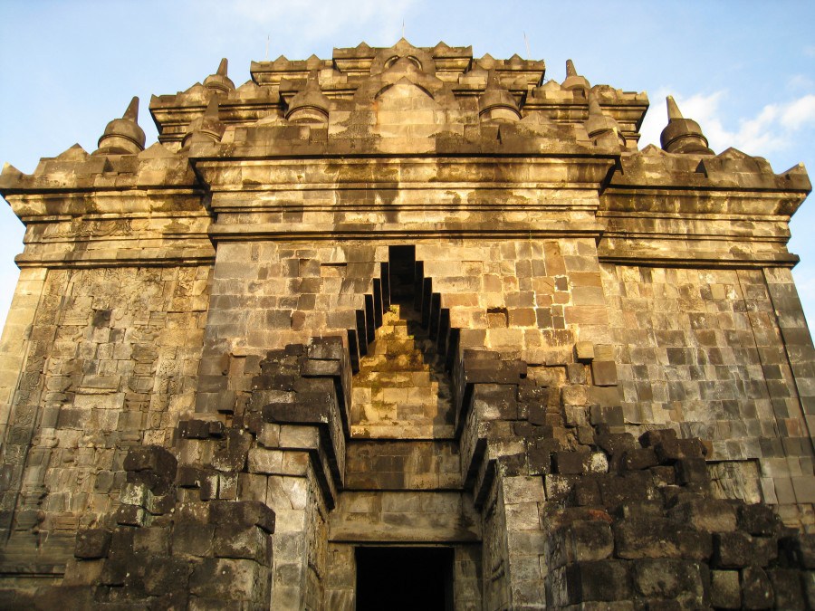 Menggali Sembilan Candi Peninggalan Kerajaan Mataram Kuno