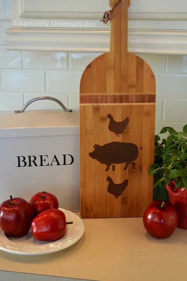 Farmhouse Cutting Board Makeover