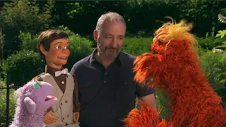 Murray and Ovejita, people in your neighborhood Puppeteer Paul Zaloom, Sesame Street Episode 4325 Porridge Art season 43