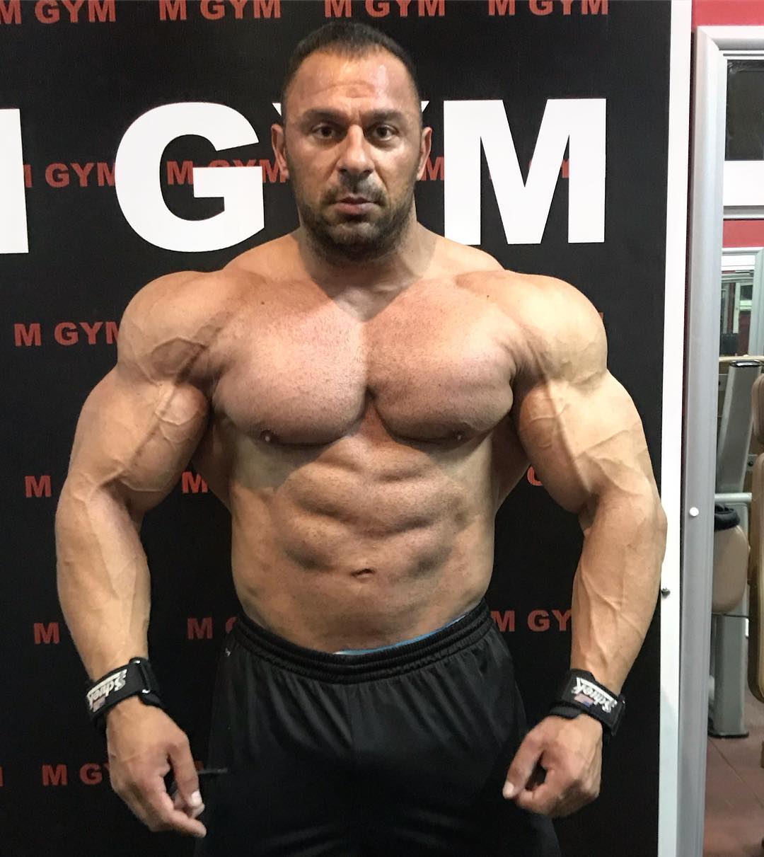 Muscle Lover TurkishCypriot bodybuilder Murat Senyigit (2)