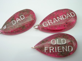 Personalised keyrings for ashes