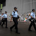 Hong Kong: Cảnh sát bắt đầu bắt người xâm nhập trụ sở lập pháp (*)