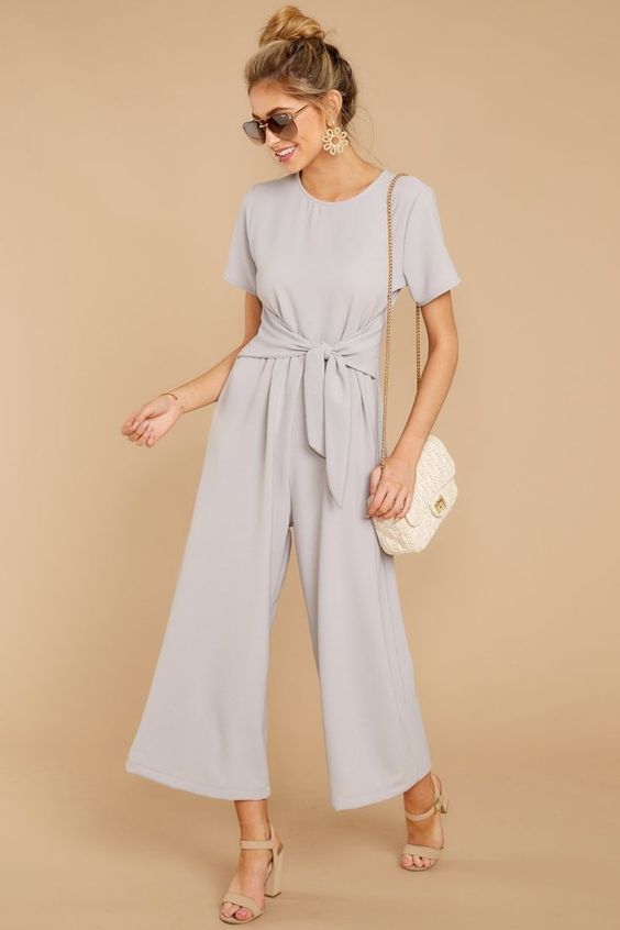HOW TO DRESS UP A JUMPSUIT LIKE A STYLE EXPERT