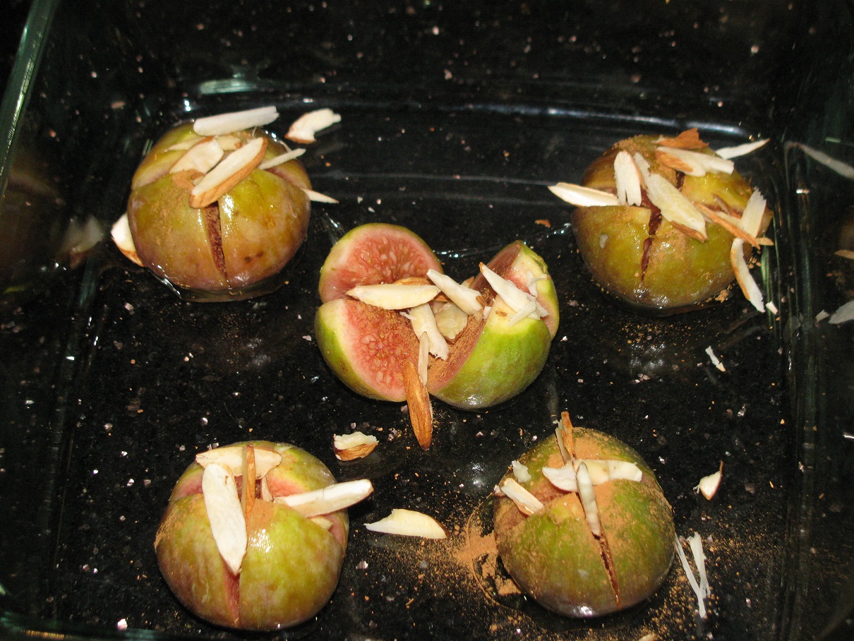 Food Slice Honey Baked Figs with Cinnamon and Almonds