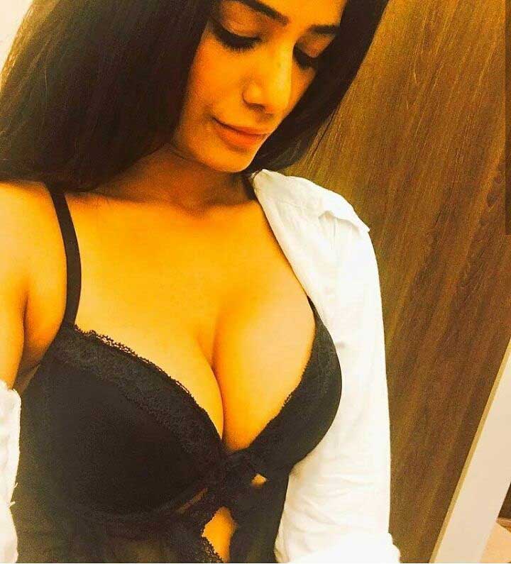 Poonam Pandey hot cleavage Poonam Pandey hot cleavage