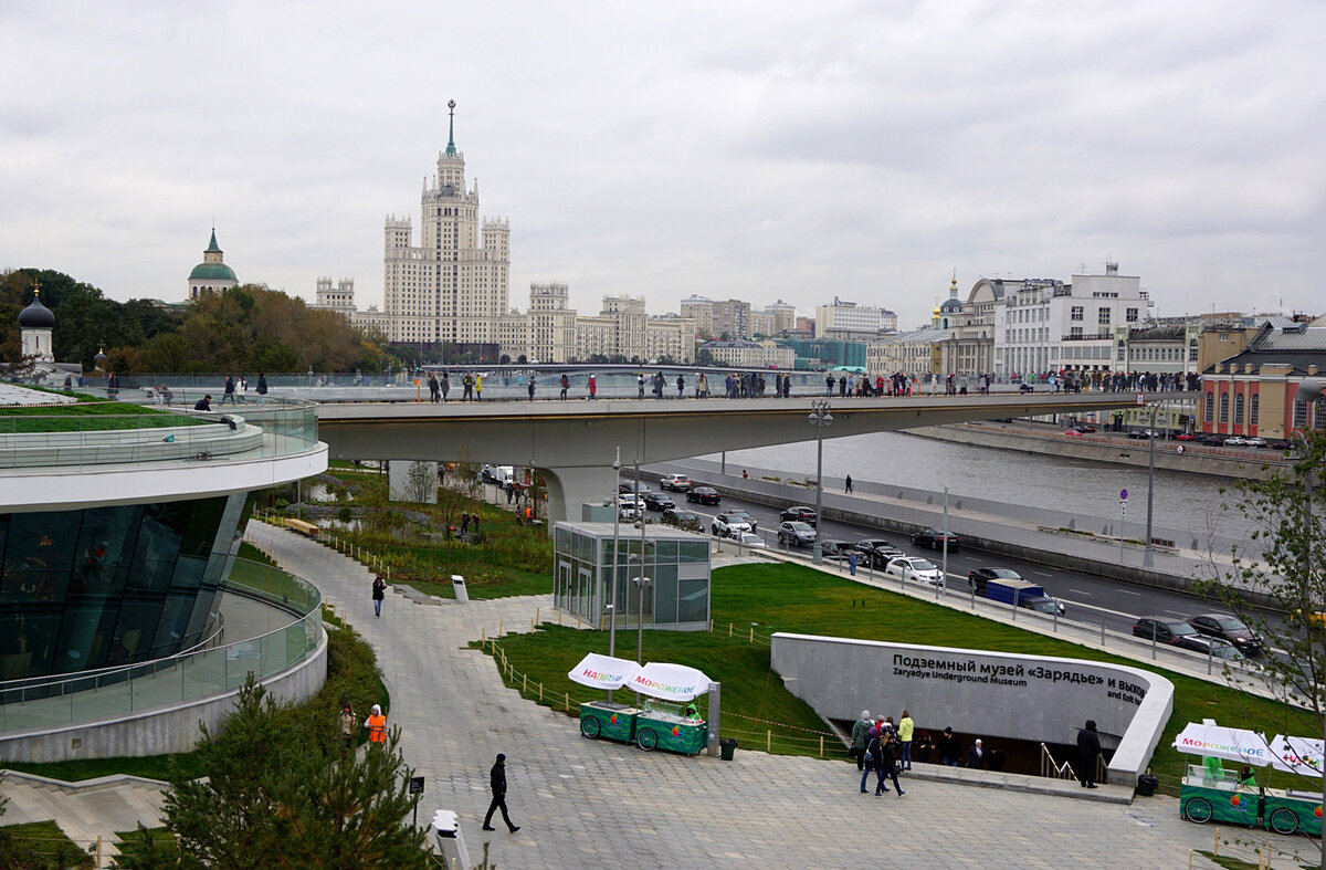 Москва парк зарядье мост