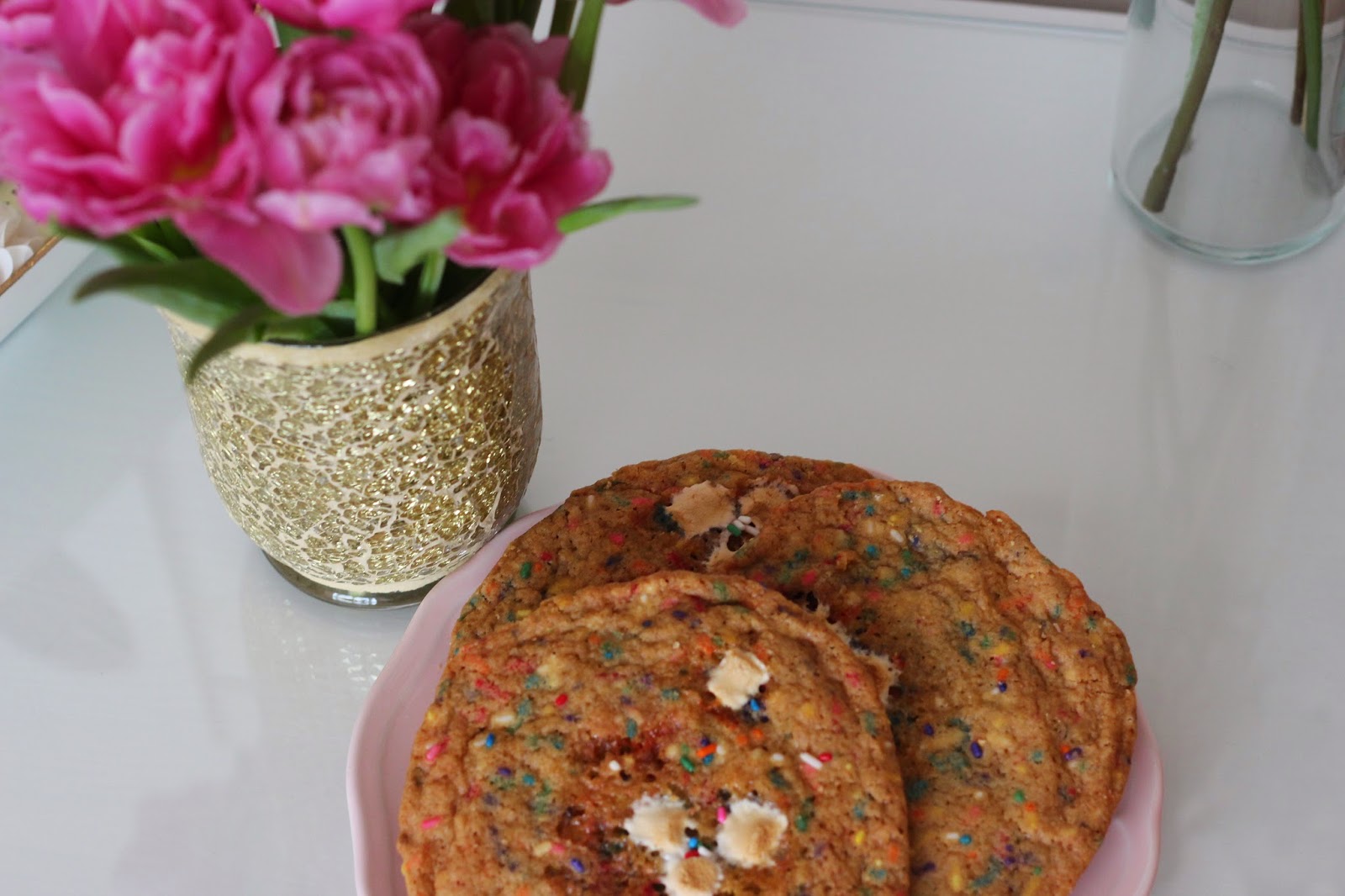 Five Minute Style Rainbow Sprinkle Marshmallow Cookies