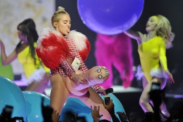 miley cyrus și penis)