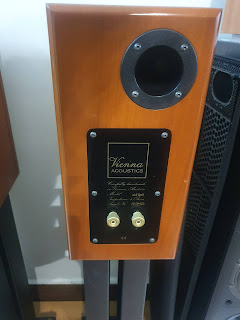 Vienna Acoustics Haydn 5.5 inch 2-Way Bookshelf Speakers (SOLD) 20211002_122947