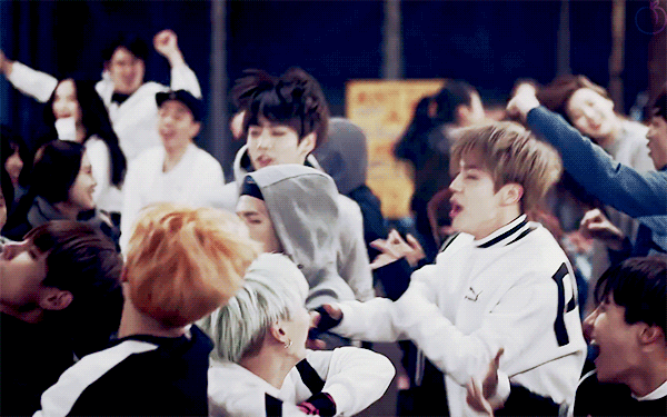 Résultat de recherche d'images pour "gif bts"