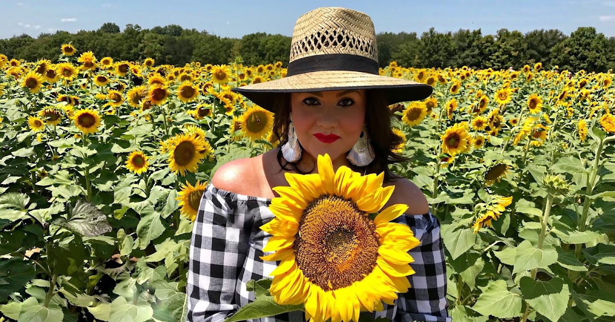 Actually Erica: Sunflower Field Photo Shoot | Outfit Ideas | Pose Ideas