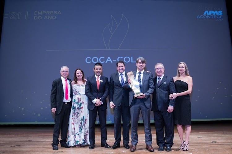 APAS premia os melhores fornecedores do setor supermercadista em cerimônia no Theatro Municipal