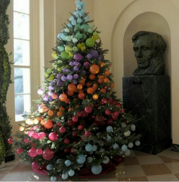 DECORACIÓN ARCOIRIS - ESFERAS NAVIDEÑAS DE COLORES