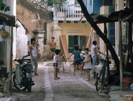 Tuổi%20Hoa%20và%20hơn%20thế%20nữa:%20Tình%20Xóm%20Nhỏ