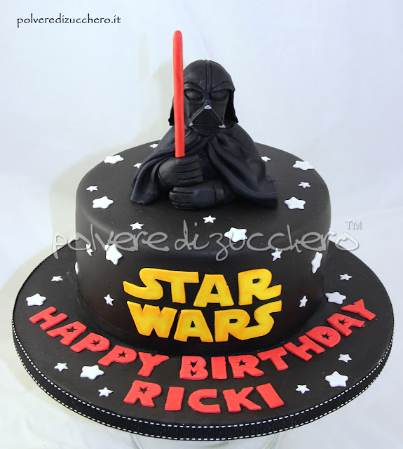 torta compleanno star wars pasta di zucchero cake design polvere di zucchero darth vader