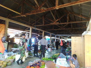 Antisipasi Covid-19, Kapolsek Maiwa Memberikan Himbauan Di Pasar Maroangin