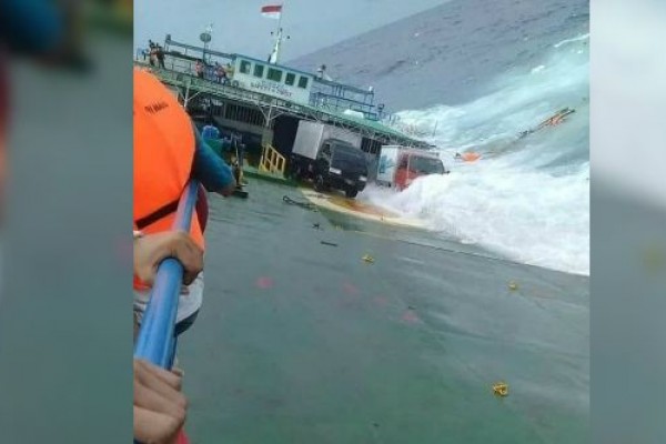 TARUHAN BOLA TERBAIK Korban Meninggal KM Lestari Maju