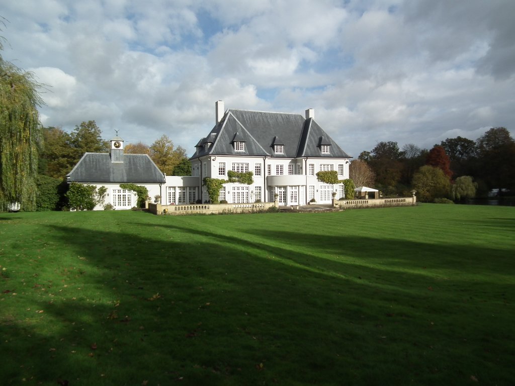 Magazine Compilation Mill Lane, Sunninghill, Ascot SL5 WINDSOR