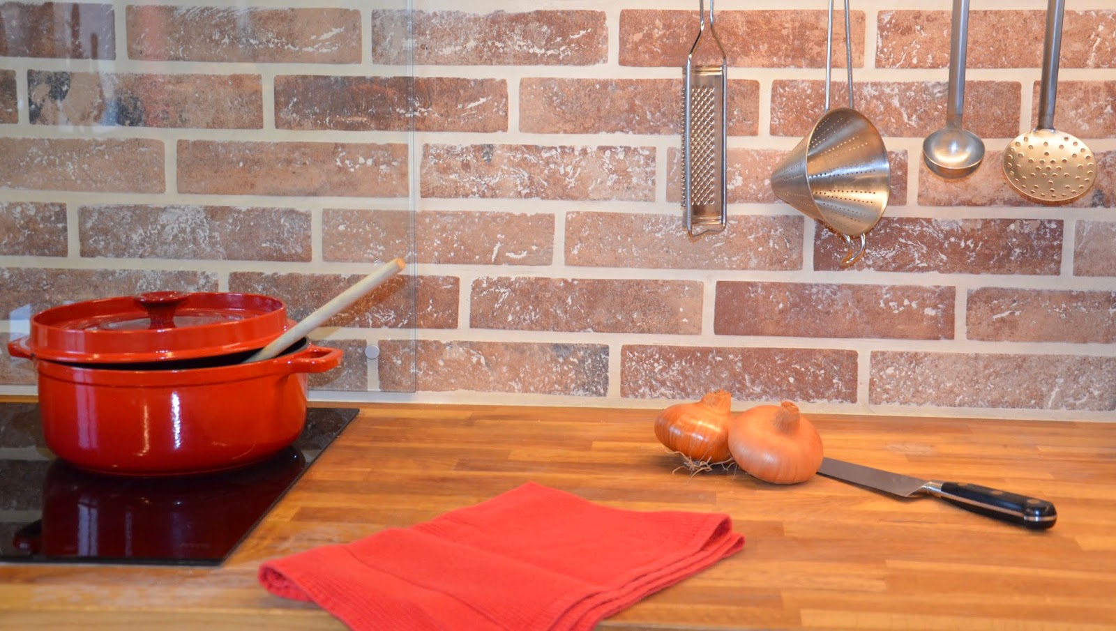 17+ Meilleur de Cuisine Noire Credence Brique Rouge