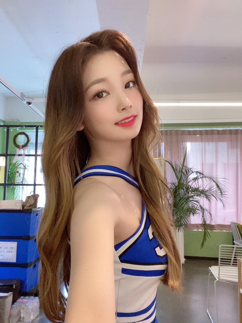 치어리더 느낌의 로켓펀치 연희