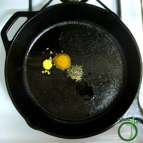 Morsels of Life - Garlic Paprika Shrimp Step 3 - Heat garlic, paprika, and pepper in oil until fragrant.