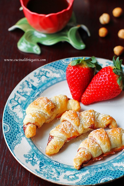 cornetti sfoglia al cioccolato cornetti sfoglia al cioccolato