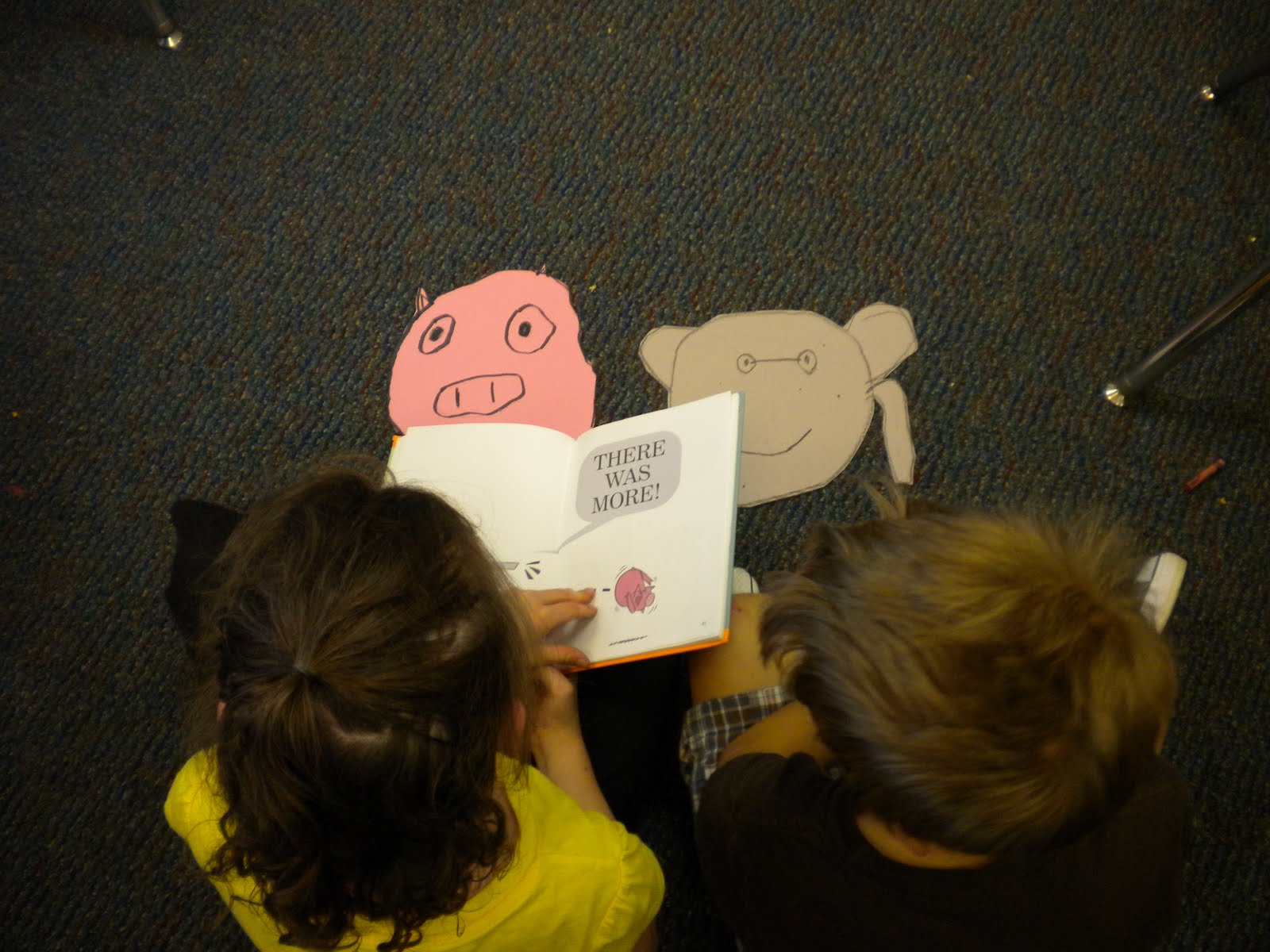 What s The Buzz In First Elephant And Piggie