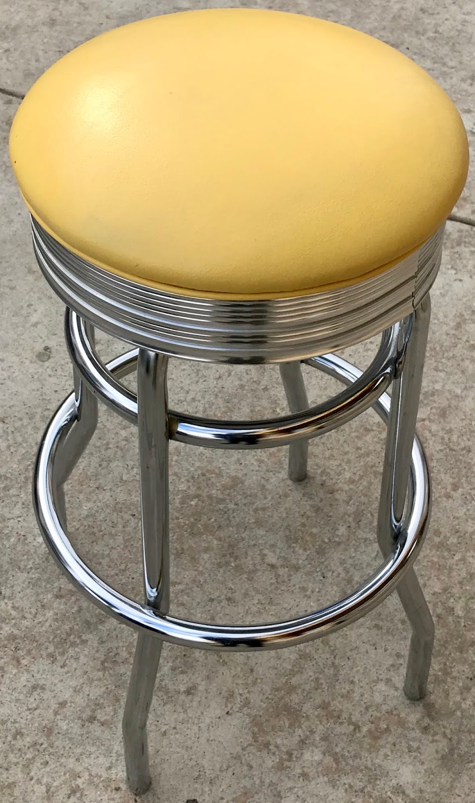 Uhuru Furniture & Collectibles 471333 Bar Stool with Yellow Vinyl