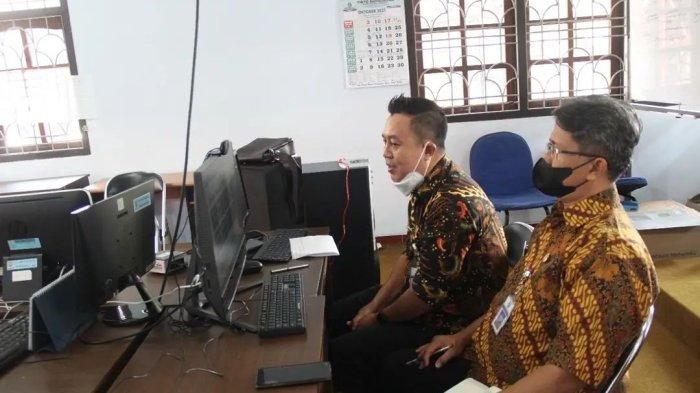 Wakil Ketua Komite I DPD RI Abdul Kholik Kunjungi Diskominfo Kabupaten Kendal Secara Virtual