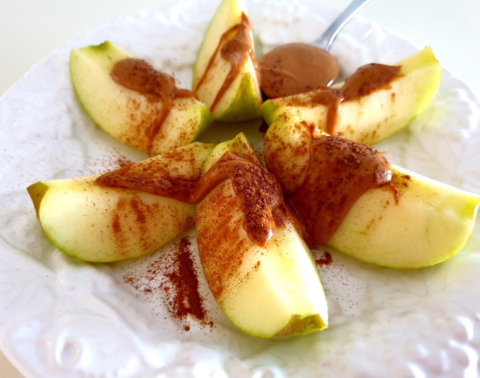 A DIETA PRÁTICA Maçã com manteiga de amendoim