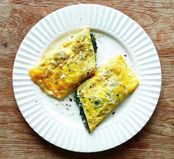 Keto spinach omelet breakfast