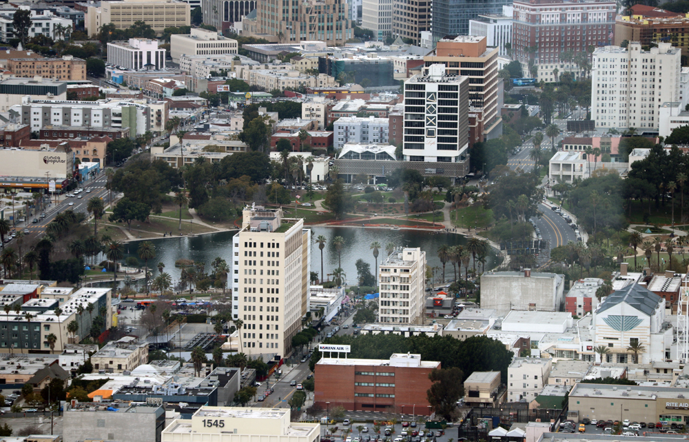 Lasinen liukumäki pilvenpiirtäjässä 13 Lasinen liukumäki pilvenpiirtäjässä 12