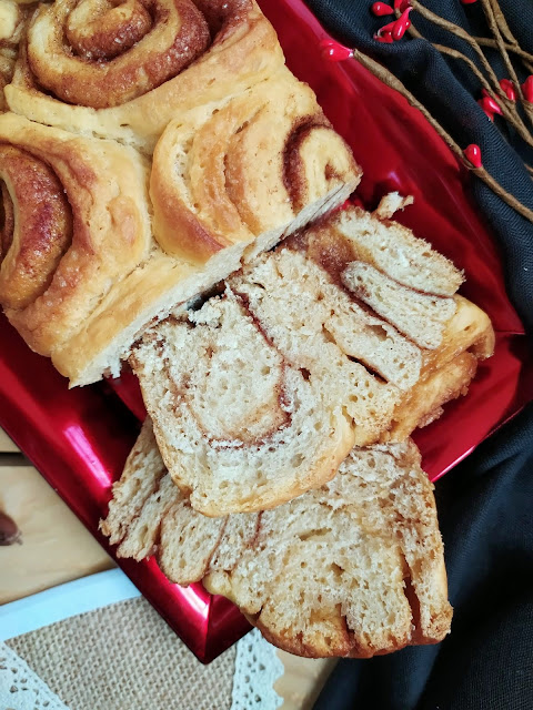 Pan de canela. Cinnamon swirl bread. Masa, relleno, brioche, desayuno, merienda, postre. Horno. Roll. Cuca