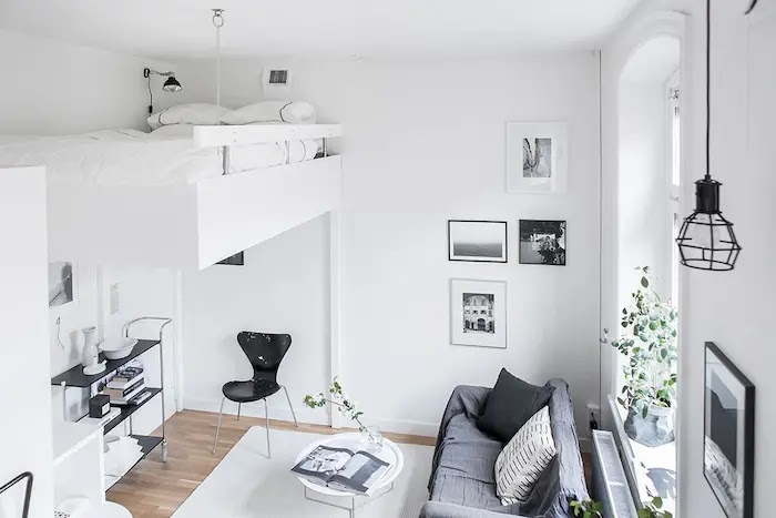 Trucos para aprovechar mejor el espacio en casas pequeñas Apartamento de techos altos con dormitorio elevado