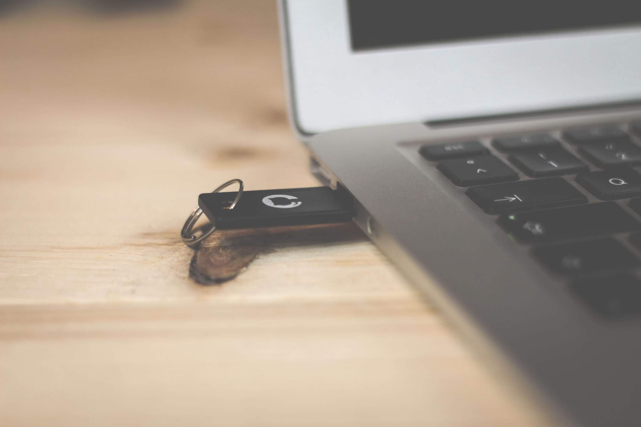 Windows 10 Ve macOS İşletim Sistemlerinde USB Belleğe Nasıl Şifre Koyulur?