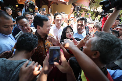 Pasar Batik Setono, Gema Teriakan Shalawat Para Pedagang Dan Pengunjung Saat Kehadiran Prabowo