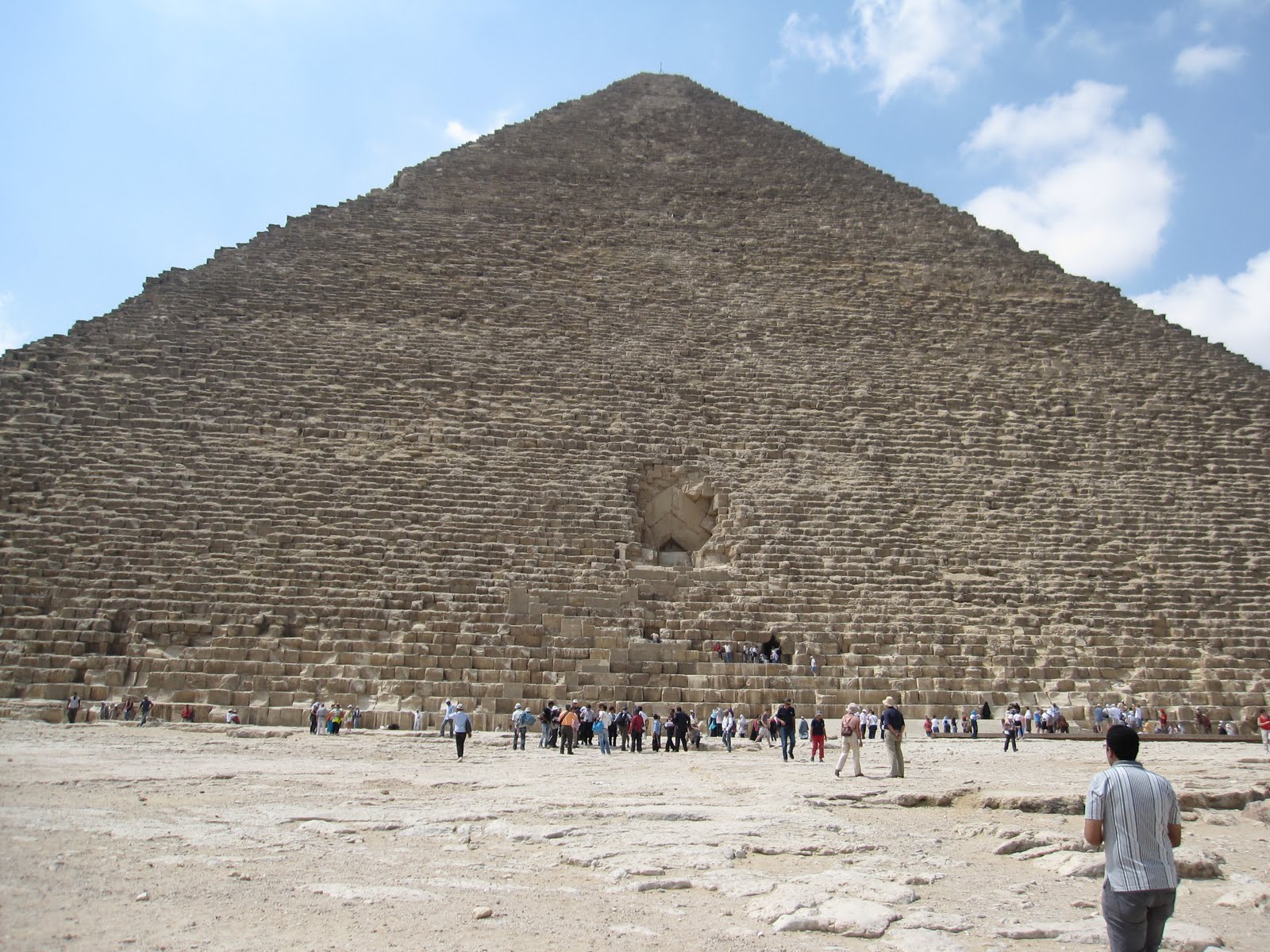 пирамида сенусерта 3 в дахшуре. первые пирамиды египта. пирамида джозофа в египте. ступенчатая пирамида фараона джосера. первые пирамиды египта.