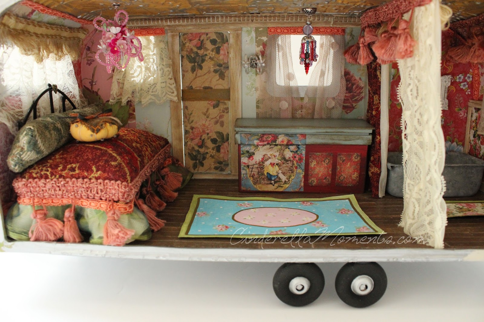 Cinderella Moments Francie's Travel Trailer Dollhouse