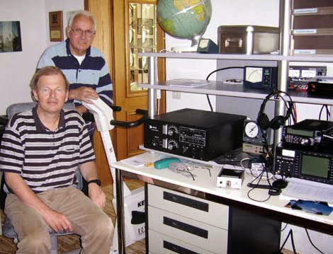 CP4BT ( sitting ) by a visit at his QSL manager Hermann, DJ2BW (standing )in Germany