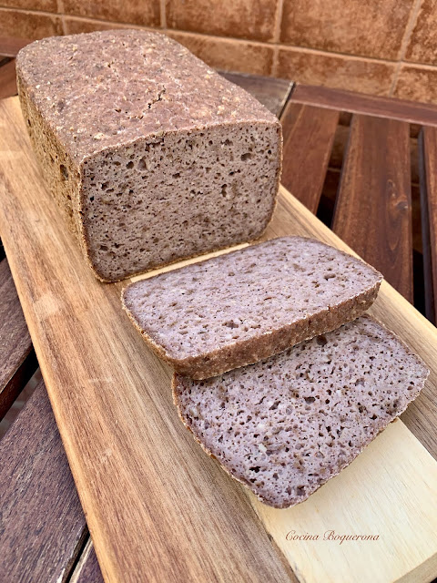 Pan de trigo sarraceno y lentejas coral