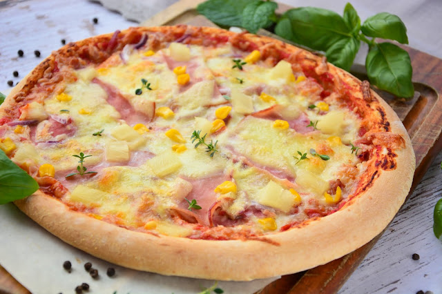 Pizza z szynką i serem www.e-ksiazkakucharska.pl