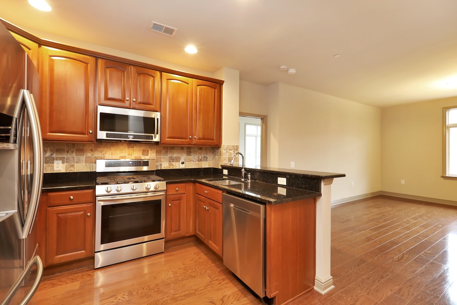 Hudson Riverfront New Jersey Real Estate and Bergen County Luxury Homes! Hudson Pointe 401