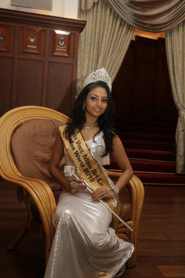 Miss Srilanka Vinu Udani Siriwardana Hot Mix