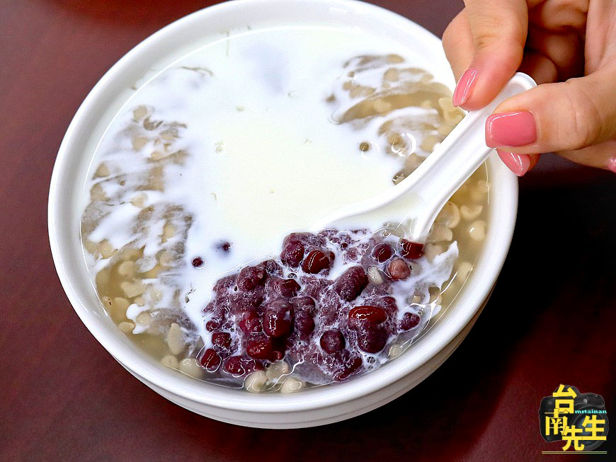 台南薏仁湯/20多年手藝老店新開/天然手工熬煮無化學添加/全系列低糖製作不甜膩/還有無糖可選擇/內用空間乾淨明亮舒適/價格親民料多實在CP 值高