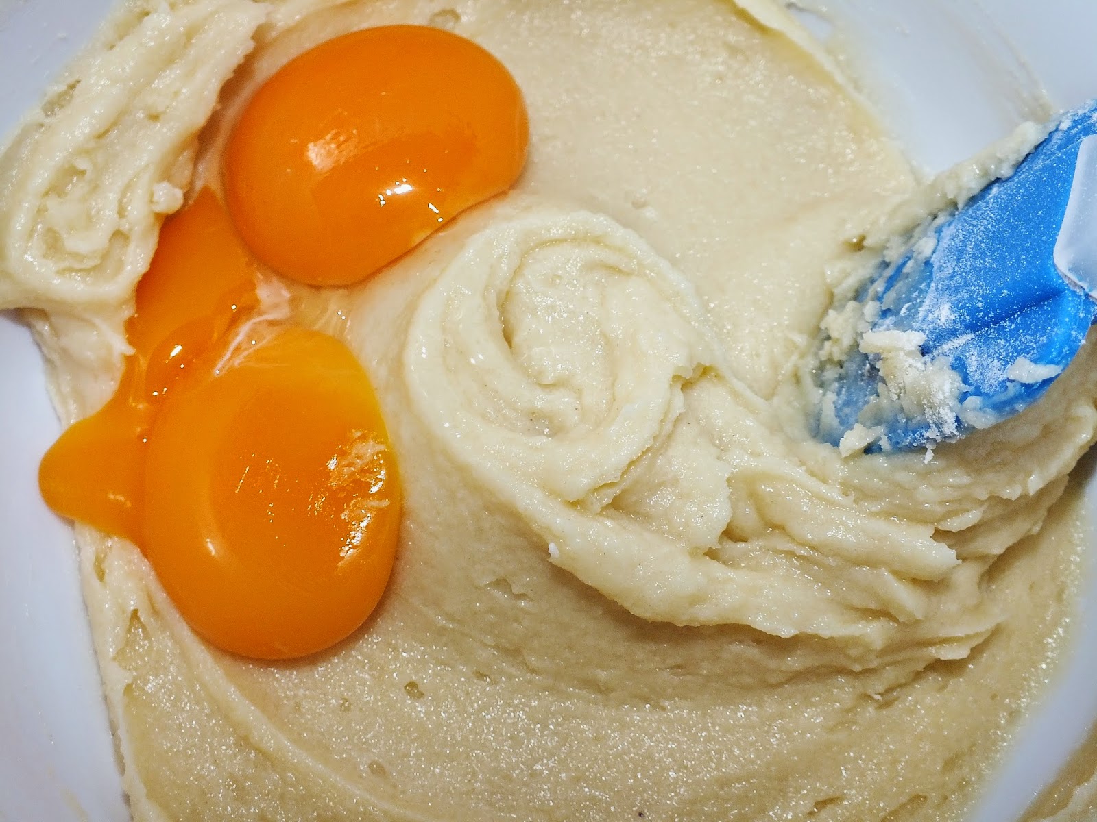 Чем можно смазать выпечку вместо яиц. Как смазывать выпечку яйцом белком или желтком.