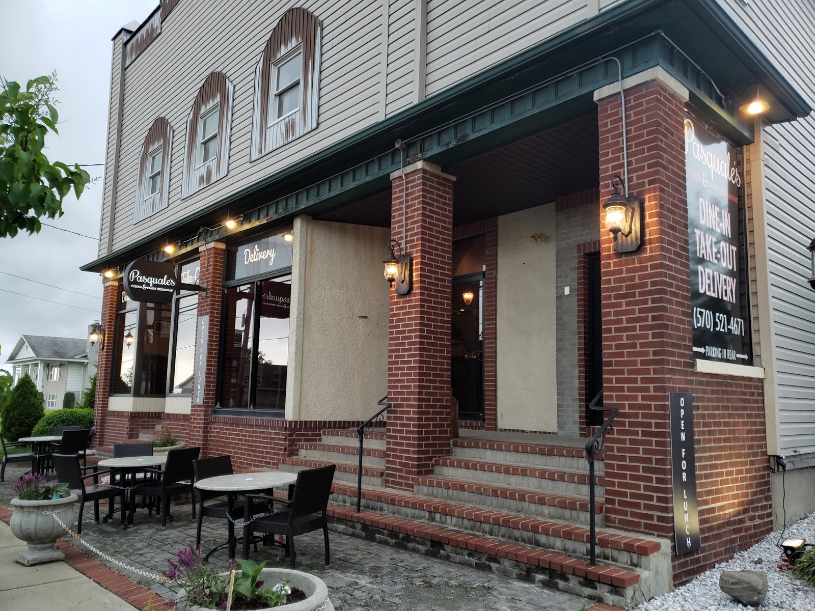 Pasquale's Pizzeria and Restaurant Eynon NEPA Pizza Review