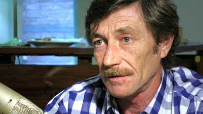 Satélite Suipacha: Qué pasa Afuera en You Tube