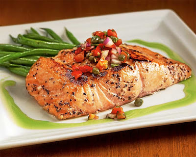  10 أغذية تخلصك من القلق وتعالج التوتر  Grilled-salmon